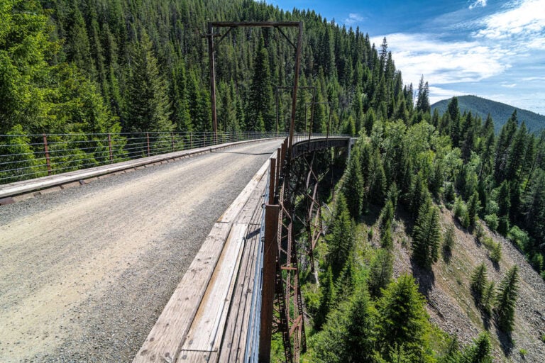 Plan your biking adventure on the Hiawatha Trail in Idaho with this complete guide. Discover route tips, where to rent bikes, and more.